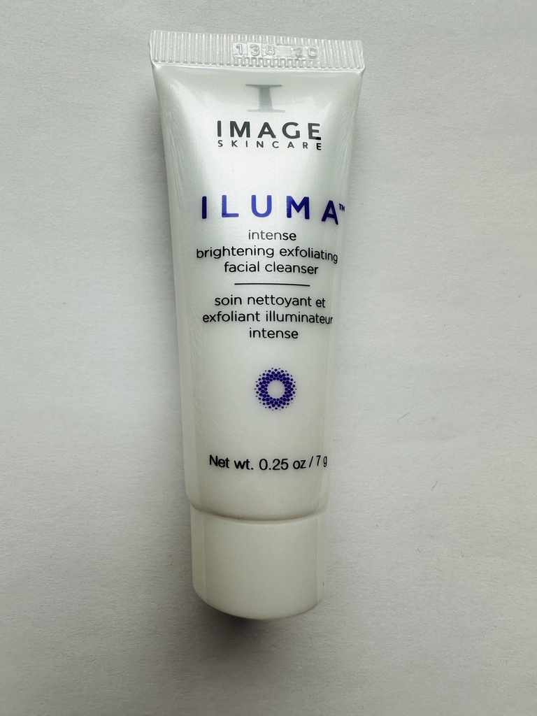 ILUMA Soin Nettoyant & Exfoliant Illuminateur Intense ÉCHANTILLONS 5 x 7ml